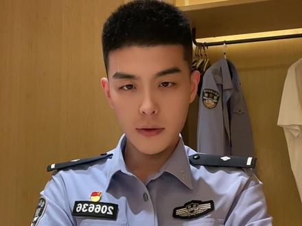 嘶哈别枯嚓,媳妇不狼哇#警察 #安全出行 #遵纪守法 #帅哥