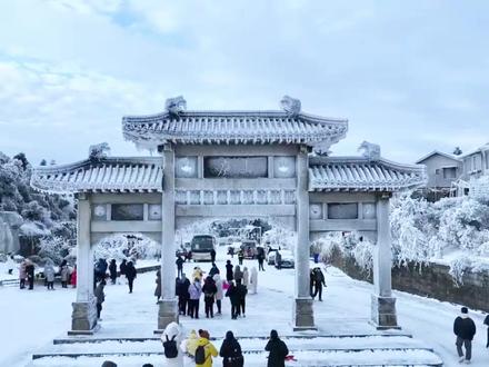 12月25日庐山最低温仅有-4℃,下周日(1月4日)九江可能将迎来今冬的首场降雪。#庐山雪景 #庐山下雪了吗 #冷空气