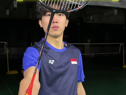 尤尼克斯万金油球拍天斧77Pro #羽毛球 #羽毛球拍 #尤尼克斯 #天斧77Pro