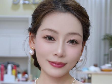 新年氛围感妆容,新手跟练版 #新年妆容blingbling #潮妆研究所 #化妆 #新年氛围感妆容