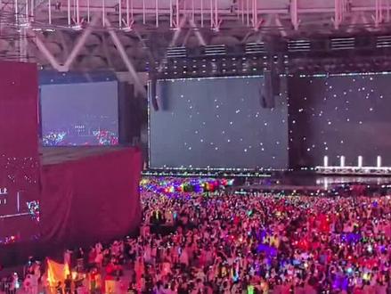 后背好痒啊,是要化蝶了嘛#我们的明天鹿晗 #top登陆少年 #top登陆少年组合 #tf家族新年音乐会荣耀