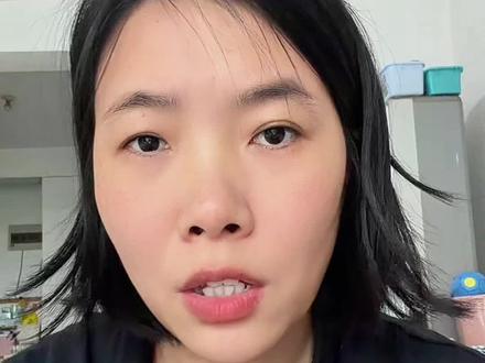 最近我刷到陈昌文老师,一直在提倡去做贤妻良母赛道。他说这个赛道是国运级赛道。
很多人听不懂,到底什么是贤妻良母赛道?
今天我用大白话,把我理解的这个赛道来具体的说一说哈。
首先,陈昌文老师说的贤妻良母,不是旧社会那种委屈自己、忍气吞声、卑微伺候全家的老好人。
他说是现代版的贤妻良母,就是有认知、有情商、懂人性、有格局的那种。温柔但有底线,包容但不卑微,能把夫妻关系、婆媳关系、亲子关系经营的很明白,同时还不丢自己、不丢脾气、还不会丢掉自己的价值。
她不是依附男人过日子,而是做家庭的掌舵人、家里的女主人,稳住家庭气场,管好家风,教好孩子,修好自己的德行。
然后再跟你们说,为什么陈昌文极力推荐大家做这个赛道,做这个赛道到底有什么好处:
第一,受众超级大。买东西最多的是不是女人?所以抖音上不管是未婚的还是已婚的女性,都会在婚姻里迷茫、内耗、委屈,就想听这种接地气、讲人性、讲家庭经营的大实话。特别是很多女性为了孩子过不好离不掉的时候,她就会想看看别人的家庭到底过得怎么样,怎么去经营好家庭,这个赛道它会自带流量。
第二,平台非常扶持。就是不搞婚姻对立、不天天煽情哭惨、不教唆离婚,主打正能量修心、经营家庭,抖音愿意推,不容易限流封号。
第三,粉丝粘性极高。关注你的都是同频要么就是未婚要么就是已婚女性,认可你的三观,信任度高,后期不管是做成长分享、居家好物、女性认知,都特别好变现。
第四,是长期稳定的大势赛道。不是一阵风的热门,只要这个世界上有男人和女人,就会有婚姻、有家庭,还有女人想过得通透安稳,这个赛道就永远有饭吃,越做越值钱。
第五,人人都能做,不用装人设。也不用演,不用刻意矫情,就讲婚姻真相、女人修行、家庭相处之道,真实接地气就能吸粉。
所以说啊,听懂的姐妹应该都明白了。
这就是陈昌文老师说的贤妻良母赛道,不是自我牺牲,而是做智慧通透的家庭女主人。选对赛道比盲目努力更重要,想做自媒体的姐妹,抓住这个长久又稳的赛道,好好经营自己、经营生活,未来只会越走越顺。#贤妻良母赛道 #女性成长 #人间清醒 #人性认知 #碎碎念 #
