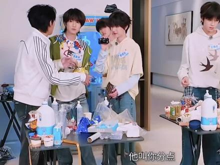 震撼不首发,我今天才看出来他俩是前后脚拿的葡萄干!#豚馒