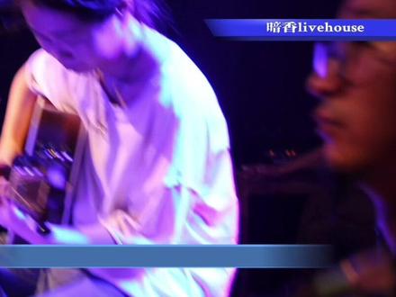 #音乐现场 #花粥 #民谣 《英伦炮》讲述了一段“爱情”故事,你懂了吗?