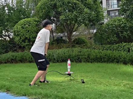 简易版水火箭制作#水火箭 #简易版水火箭 #亲子日常