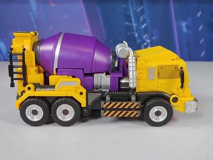 写实风格的变形工程车-金宝建造师搅拌车 #变形玩具 #变形金刚变形 #组合金刚 #玩具 #塞伯坦推荐 #大力神