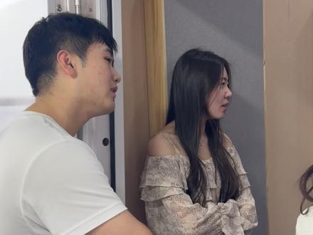 录音棚传来熟悉声音,本想用藏语逗逗他没想到#外卖小哥 #藏语 #万万没想到