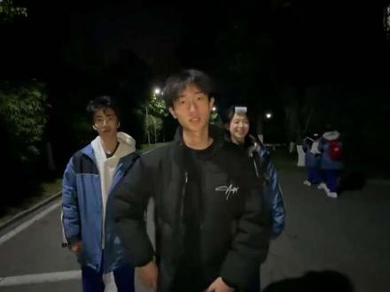 他落一滴泪,我屠一座城#运镜 #猜不透dj手势舞 #夜景 #卡点舞