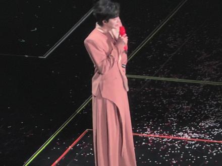 无法原谅现偶
舞王上线,演员刘宇宁上线。
#演唱会看一场少一场 #刘宇宁杭州演唱会 #依赖摇 #无法原谅 #刘宇宁
