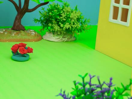 小猪佩奇和乔治用积木搭建赛车,乔治赢得比赛第一