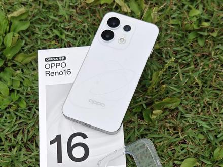 真机上手!OPPO Reno16 后盖居然是浮起来的? 真机上手!OPPO Reno16 后盖居然是浮起来的?
#OPPOReno16 #3D悬浮星球 #精致小直屏 #梦核星球美学 #看完Reno真浮了#看完reno真浮了
