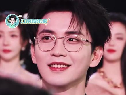 看似姐弟恋,实则是两个小苦瓜的互相救赎555#陈鑫海 #逍遥