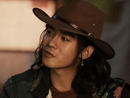 这个小翻译哈扎有点可爱呢