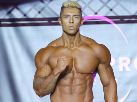 @IFBB PRO 荷局限 看看你的奥赛对手😂 东京职业赛🐱健体项目回顾分析🎨 第三名是我喜欢的潜力选手🏆 希望不要就此被我奶死😅 #奥赛 #健体 #健美 #奥赛显微镜 #古典健体