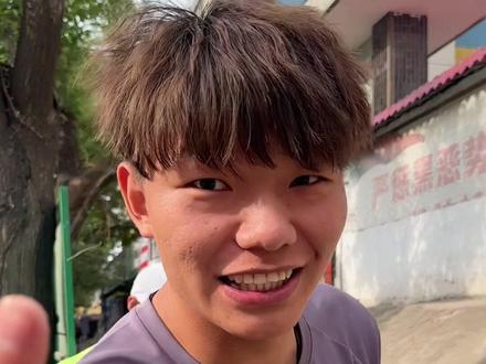 谁的鞋子更防滑?挑战一下! #防滑 #鞋子 #大学生哪有不疯的