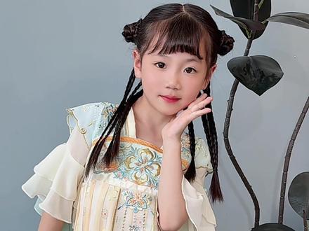 六一给孩子穿古风汉服就扎这个发型,简单好看一看就会哦~#古风发型 #儿童汉服发型