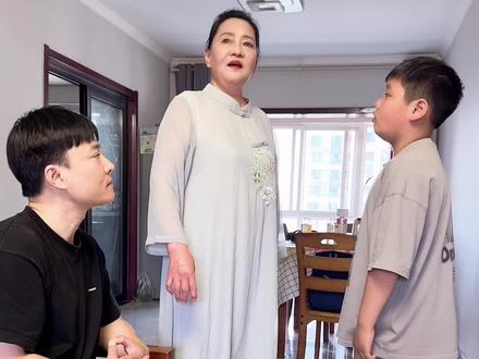 我发现,唱陕西方言歌不跑调! 青山见我应如常,照见我旧时模样。#我的生活日记 #家庭 #教唱歌 #学唱歌 #秦腔