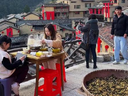 如果累了,就一个人出去走走,如果伤心了,就一个人去旅行。不是旅行能治愈你,而是在旅行的路上就会慢慢放过自己。#旅行推荐官 #我为家乡代言 #古村落风景 #乡村生活