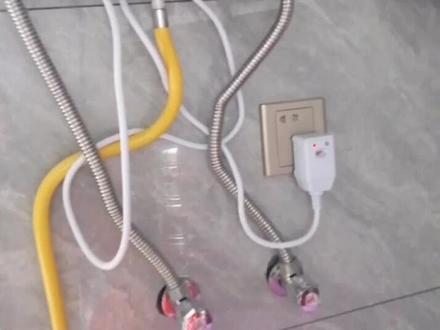 燃气热水器达不到你设定的温度,大部分是水压过高,可以通过进水调节阀调小进水量,来实现设定的温度#热水器