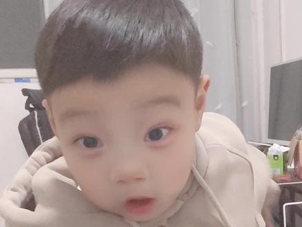 #打喷嚏的小男孩 听说你们很喜欢我这个网红。嘿嘿嘿嘿嘿嘿