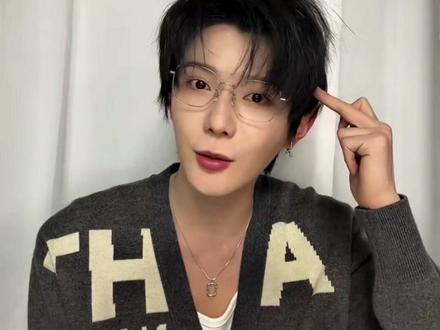 可能是因为他太好了…
所以我们有时候会忘了,
他和我们一样一天只有24小时。
这趟旅程,是一趟双向奔赴,
风来雨来,我们都在这里!
#我担秒了全世界 #一脚把我踹进内娱的人 #郝熠然