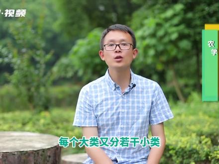 农副产品是由农业生产所带来的副产品,包括农、林、牧、副、渔五业产品,分为粮食、经济作物、竹木材、工业用油及漆胶、禽畜产品、蚕茧蚕丝、干鲜果、干鲜菜及调味品、药材、土副产品、水产品等若干大类,每个大类又分若干小类。#分享知识传播正能量 #让老祖宗留下的东西继续发挥作用 #祝福大家2023年吉祥如意好运连连