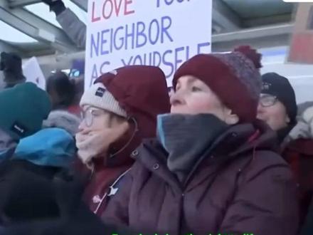 北美懦夫之名响彻全球
美国人有武器
为何不敢反抗ICE?#美国#ICE