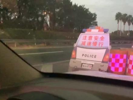 广东五地交警狂飙接力开道,紧急护送茂名羊水栓塞孕妇至广州抢救