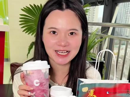 瑞幸新品雪酪芝士葡萄真的太好喝了,你们都快去喝#不是所有拿铁都叫特仑苏专属牧场拿铁#瑞幸韩美林马年联名#和姐妹们一起喝点粉色的液体#顶级年味助攻出现了#年夜饭来一道马年创意菜