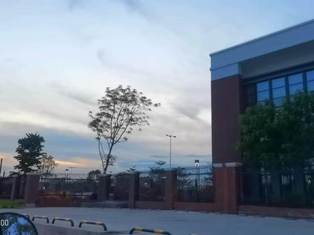 在这里上学应该很贵的吧#明德中英文学校#学校的天空