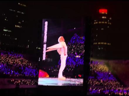 薛之谦『万兽之王』演唱会-广州站
3.21,0区4排舞台正面屏视角+侧面副屏视角
四面台+L1音响简直夯爆了,919的看台前排感觉比内场很多位置都要好#薛之谦万兽之王演唱会 #薛之谦演唱会 #薛之谦#薛之谦演唱会广州站