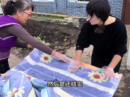 老妈教我们30年前浆被手艺 到啥时候都不能忘本#老手艺 #这手艺如今很少见了快失传了 #这是我的农村生活