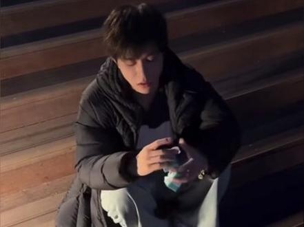 从此以后,林枫松有名分了!!!!还有林老师不要再炫耀了!你俩的视频我真的很难剪,全是糖,建议全文观看!!!!#枫稳 #超过十年的友谊 #林枫松陈稳 #林枫松陈稳直播