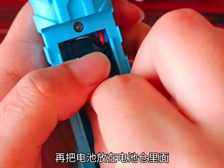 魔法烟雾弹力泡泡棒 的安装教程来啦!操作简单,只需一步两步三步曲,开心玩起来!#泡泡机 #烟雾泡泡机 #益智玩具