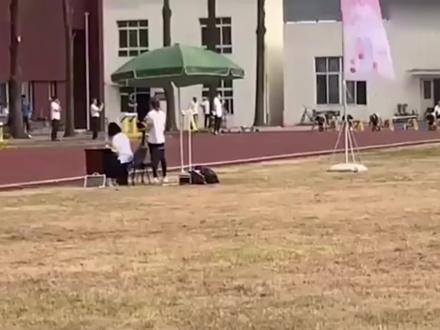 中国00后百米飞人接棒苏炳添,打破34年记录,表示还没尽全力