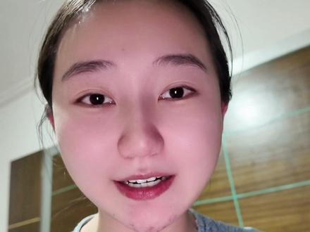 混粮就是花着专属研发的钱,喂出普通猫粮效果 还是拿皇家举例,有研发的品牌产品细化之所以那么多就是因为它做的从来就不是一款通用的大锅饭猫粮,而是按猫咪年龄、体态、肠胃、皮肤毛发、甚至不同品种的生理特点来做细分靶向营养定制日粮,混粮就是直接毁掉了它的研发和配方#讨论