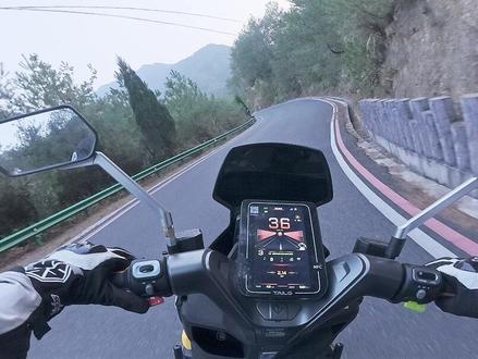 两轮硬核教学 #台铃封神 硬核跑山压弯教学 #硬核 #骑行 #跑山 #江苏台铃电动车