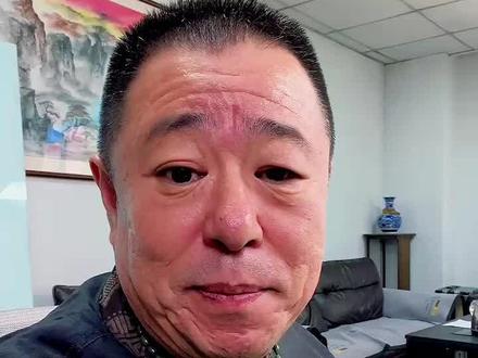 大家知道未来三五年,做什么行业能赚到钱吗?我有一个行业,今天破例告诉你,而且我讲的这个行业是知道的人少,干的人更少,几乎没有人现在涉入这个行业,只要我们能抓住机会进入这个行业,我告诉你可以一夜之间丑小鸭变成白天鹅。我们想要赚钱,是不是首先要知道赚谁的钱对不对?那怎么知道那个人群的钱好赚呢,我再问你个问题,现在是产品好卖,还是服务好卖呢?答案是都不好卖,这是我们现在养生馆、美容院,中医馆之所以生意不好的主因,因为你们都在卖产品和服务。现在生意难做,消费力低,大家都把挎兜捂的紧紧的,冲动消费基本没有了,那什么才让人必须要花钱呢?人的本性都是不痛不花钱,所以,当下只有一种生意好做,就是卖痛点,那我们再回来,到底哪个群体的痛点十足?痛点十足,变现就十足啊。只有慢病人群,因为金钱在健康和生命面前,什么都不是。中国有4-5个亿的慢病人群,出了医院后,没人养护和管理。所以,国家才出手,指明方向,把慢病管理排在了第一位,大力发展健康驿站,什么叫健康驿站,翻译成大白话,就是养生馆。这回你明白了吧?我也说明白了吧?再补充一句啊,大健康养生馆的未来只有一条路,慢病管理,很多人做大健康,都在做防未病,其实这从生意的角度,赚钱的角度是错的,这不符合人性,人都是不痛不花钱,不倒下不去医院。你说对吗?如果你听明白了,也认可,留下“认可”两个字,我发些资料给你。#养生馆#中医馆#九品归元术#健康创业#刚需项目