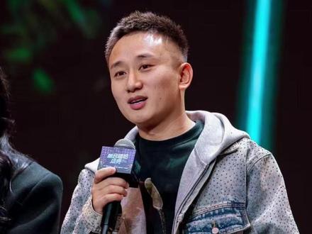 毫无准备的情况下,意想不到的事情发生了......#冯智超 #CX汽车工作室 #couplehunnid #融合嘻哈颁奖典礼