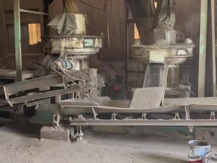 不能烧煤怎么办,生物颗粒可以烧,作为新型燃料不仅热值高,价格还便宜,最重要的是环保无烟无味,无毒无害#生物质颗粒机 #颗粒机生产线 #木屑颗粒机 #颗粒机厂家 #颗粒机