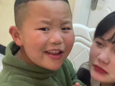 好怕哪天二姐去偷偷把牙缝变没只剩我一个人有牙缝了呜呜#邋遢东西@抖音小助手