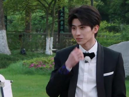 #奔跑吧 蔡徐坤跳到飞起,这弹跳力真是帅气