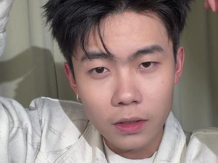 你还不会做三七抓刺?一分钟教会你 #男生发型 #男生发型教程 #男生化妆 #男生变帅成本有多低 #男生变帅发型指南