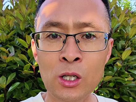 高中数学到底难不难? 初中和高中完全就不是一个级别的。高中很多的数学题你甚至都看不懂,连猜都没有方向。就好比拿着一个大石头,而且它是个圆的,想啃找不到方向,没处下嘴。#高考 #说真话 #经验分享 #揭秘