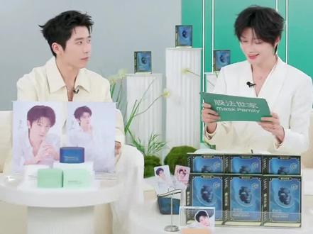 膜法世家郝熠然直播 呜呜普普哭了
但为了粉丝高兴硬憋着读完
我真哭了
#郝熠然 #膜法世家 #直播