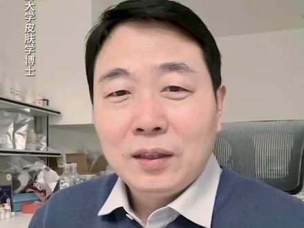 韩束面膜检出EGF?让子弹飞! 近期,韩束面膜被曝“检出EGF”,引发众多媒体报道与公众担忧。但事实真的如此吗?
作为在博士阶段深入研究EGF、并撰写相关著作的业内人士,我必须说几句:
🔍 所谓“检出量”极低(3.2皮克/克),相当于太平洋里的一滴水,对皮肤几乎无作用;
🔍 检测方法(ELISA)可能受试剂盒可靠性、化妆品复杂体系干扰,结果存疑;
🔍 品牌送检SGS及药监局报告均显示“未检出”;
🔍 EGF本身在人体唾液中大量存在,国际上也未禁用,所谓“极度危险”并无依据;
🔍 从成本、法规、效用逻辑推演,品牌主动添加EGF的可能性低。
这次事件,与2025年4月那场“欧莱雅/薇诺娜等品牌EGF乌龙”何其相似。媒体监督应严谨专业,而非追逐流量、制造恐慌。
希望我们都能保持理性,不被片面信息裹挟。化妆品监管需要科学,公众认知更需要清醒。
#护肤 #护肤分享 #EGF #韩束