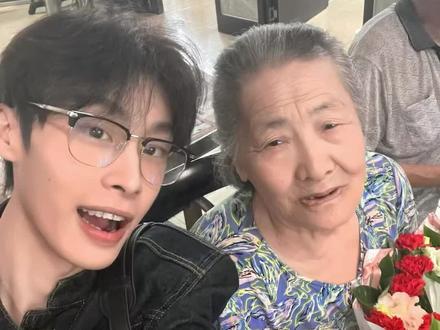 求你别离开我 因为我欠你太多 #奶奶