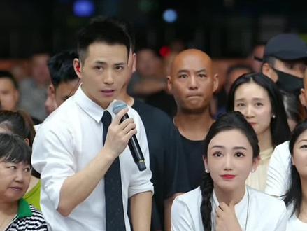 杨雯梓索图大舞台#户外直播现场 #观众热情参与 #民间才艺表演 #接地气的演出 #热闹演出现场