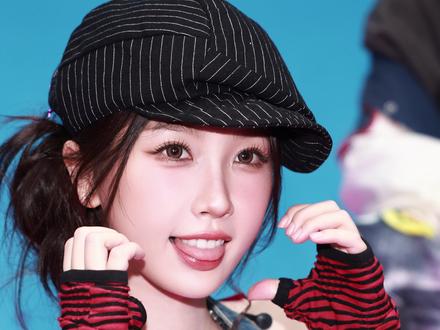 虞书欣ThaiMu 亮相限定团发布复古千禧风 #虞书欣