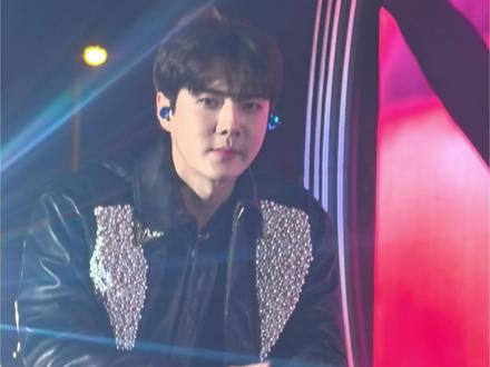 YSL小分队集合!
谁来懂懂我此刻的心情😭友谊长存#染色体跨年 #染色体家族演唱会 #张艺兴 #吴世勋 #朴灿烈